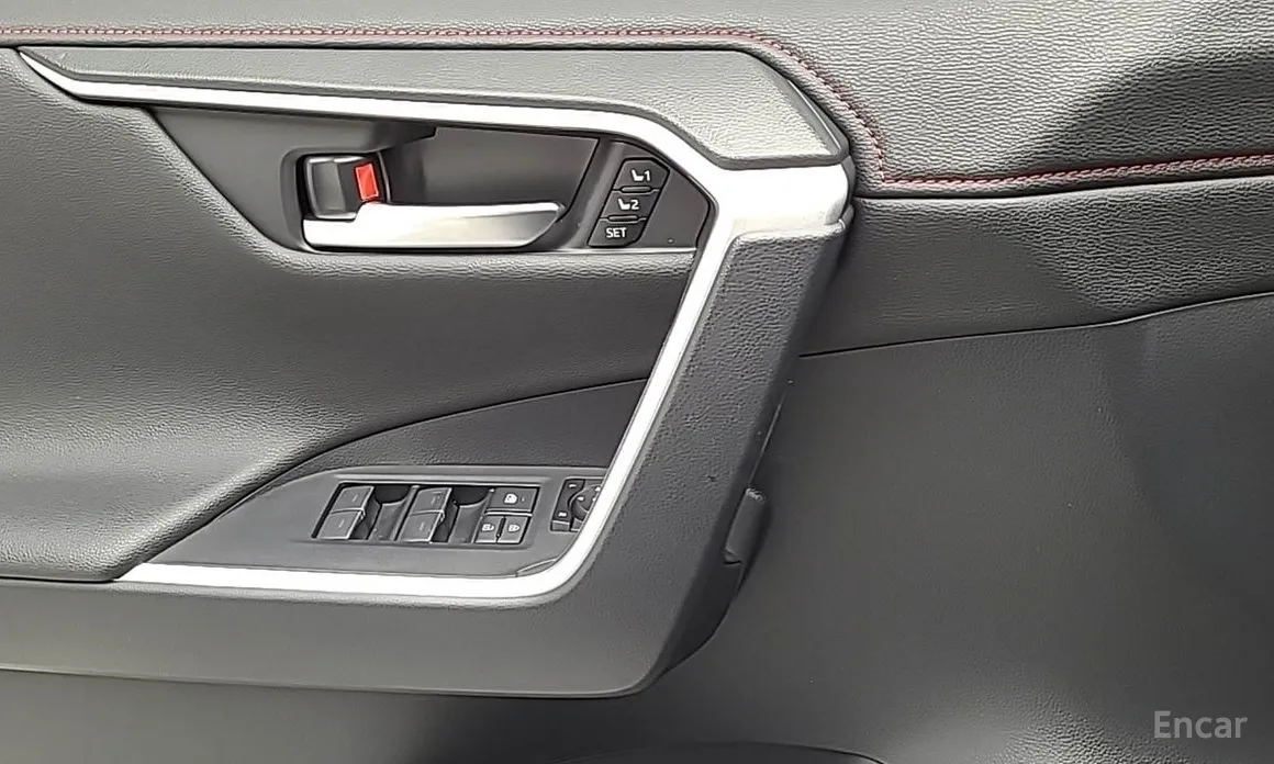 Фото 14 - Toyota RAV4