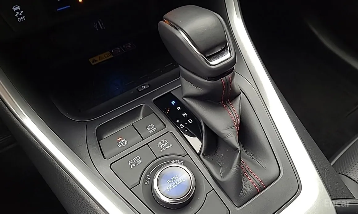 Фото 8 - Toyota RAV4