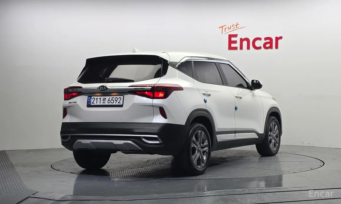 Фото 2 - Kia Seltos