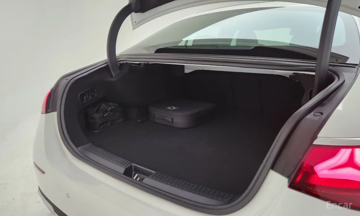 Фото 11 - Mercedes-Benz E-Class