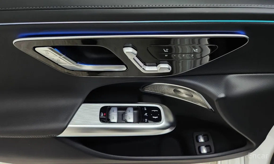 Фото 15 - Mercedes-Benz E-Class