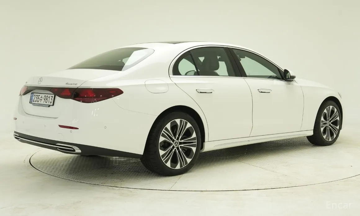 Фото 2 - Mercedes-Benz E-Class