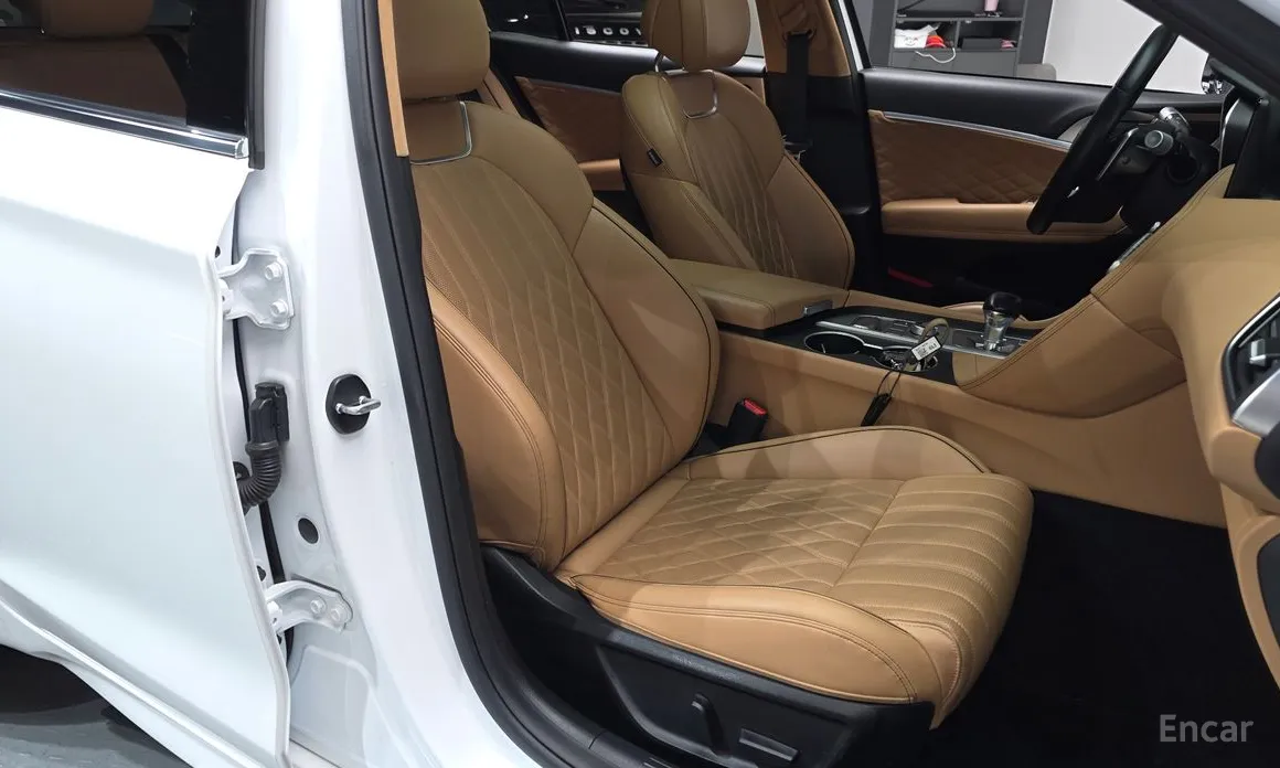 Фото 10 - Genesis G70