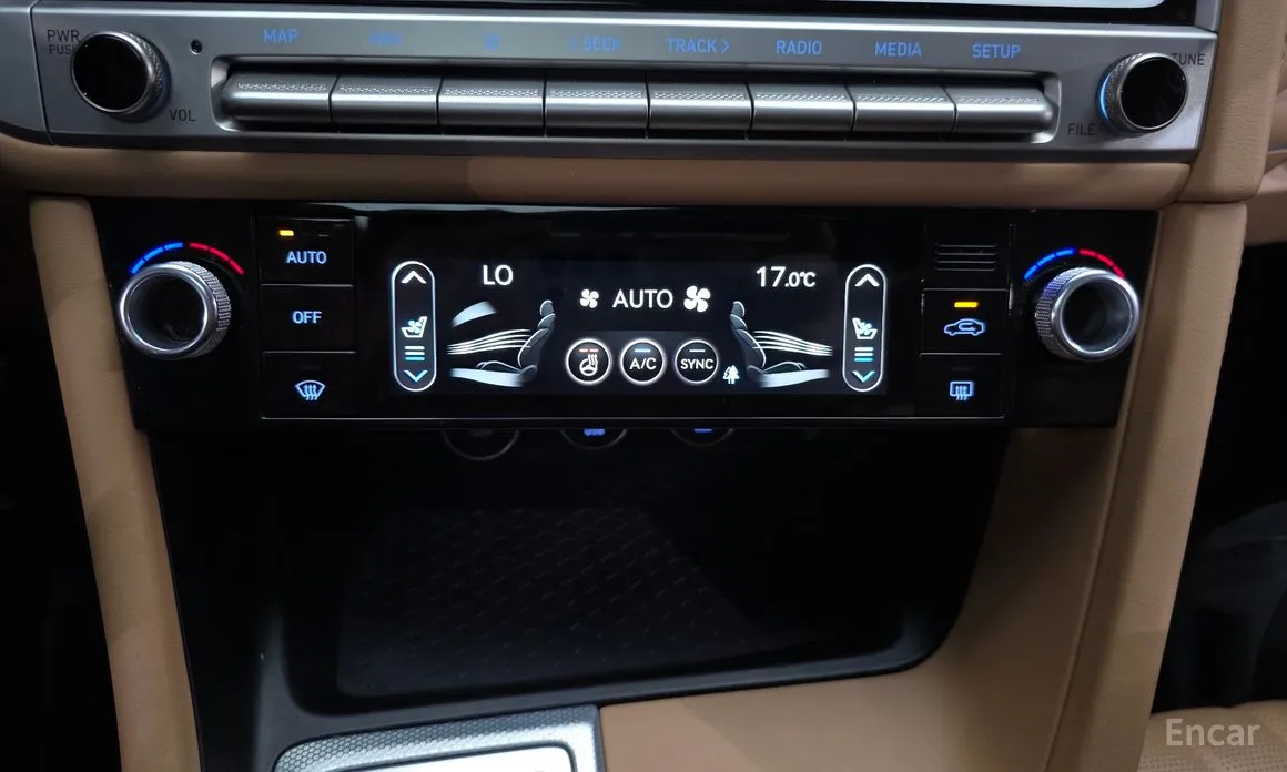 Фото 16 - Genesis G70