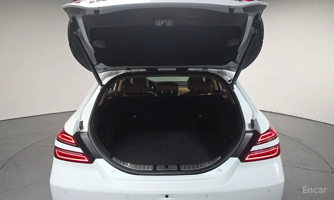 Фото 20 - Genesis G70