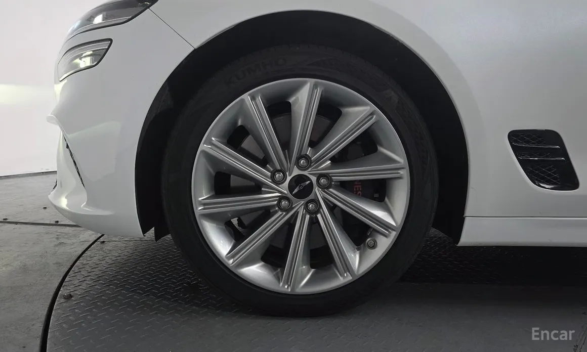 Фото 5 - Genesis G70