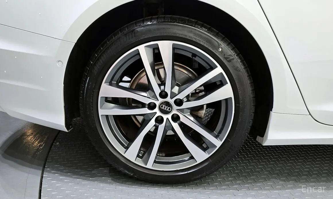 Фото 5 - Audi A6