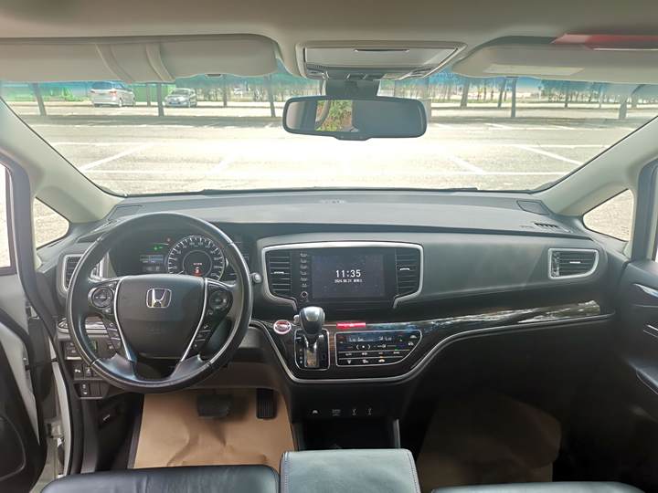 Фото 10 - Honda Odyssey