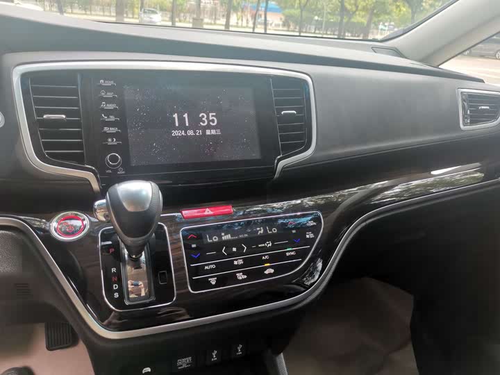 Фото 13 - Honda Odyssey