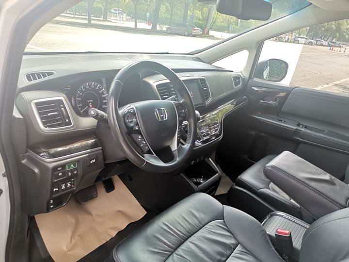 Фото 8 - Honda Odyssey