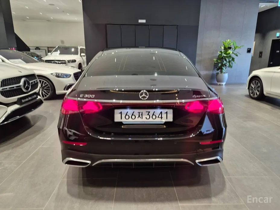 Фото 4 - Mercedes-Benz E-Class