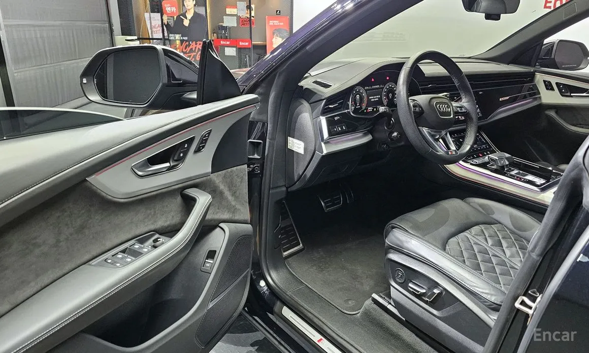 Фото 10 - Audi Q8