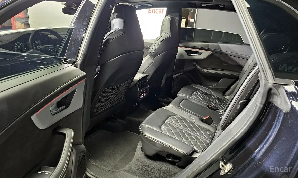 Фото 11 - Audi Q8