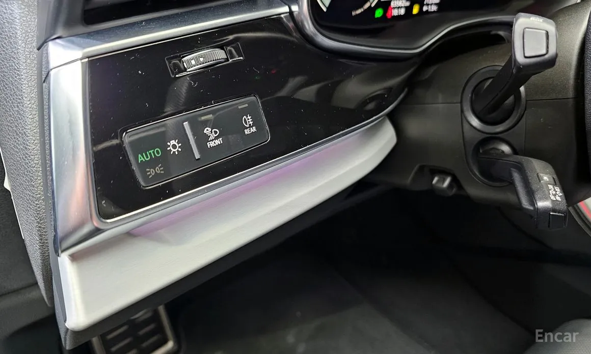 Фото 15 - Audi Q8