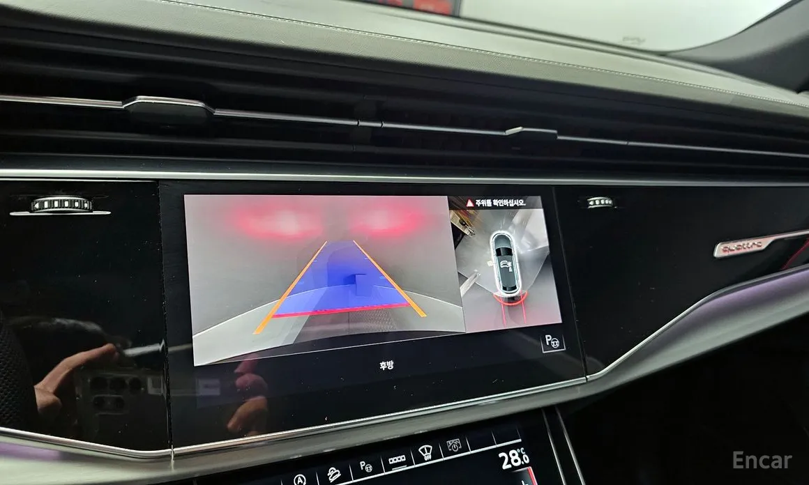 Фото 17 - Audi Q8