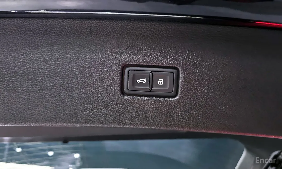 Фото 18 - Audi Q8