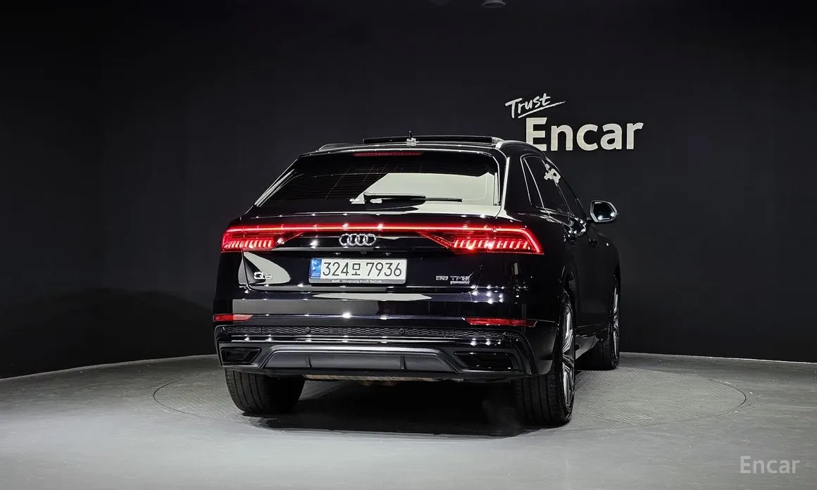 Фото 4 - Audi Q8