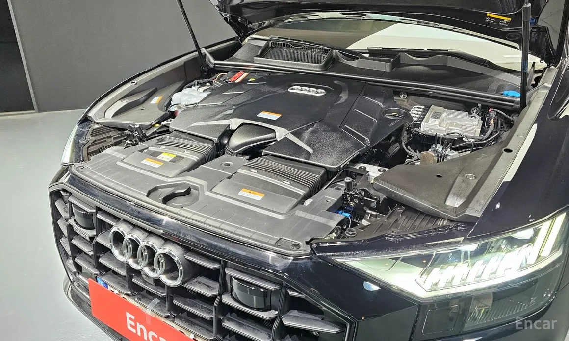 Фото 6 - Audi Q8