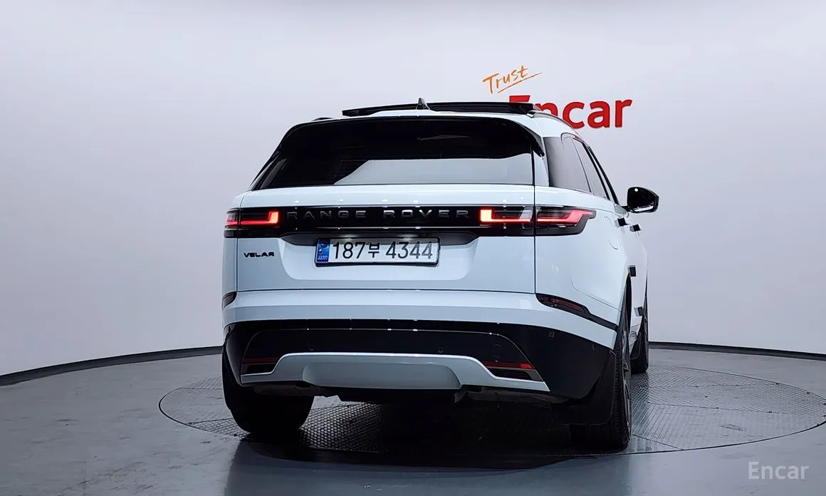 Фото 4 - Land Rover Range Rover Velar