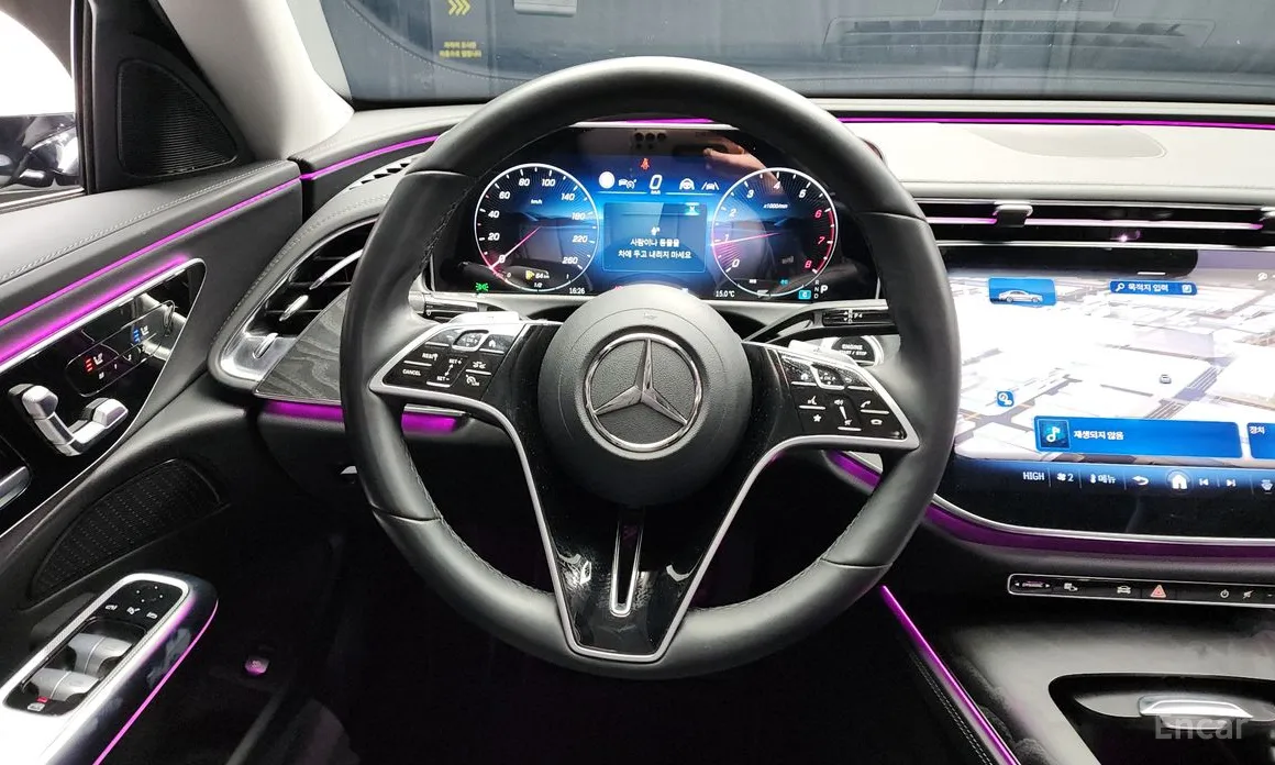 Фото 13 - Mercedes-Benz E-Class