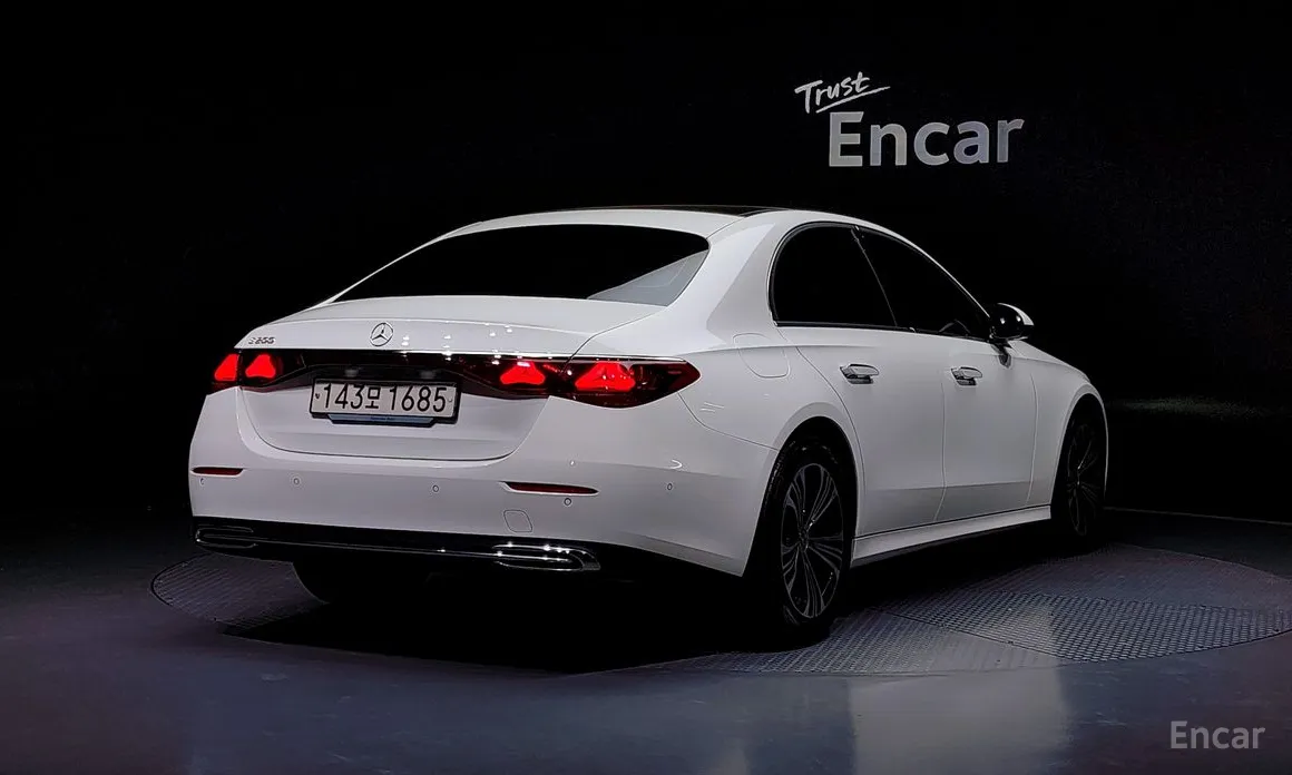 Фото 2 - Mercedes-Benz E-Class