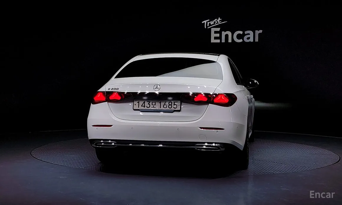 Фото 4 - Mercedes-Benz E-Class