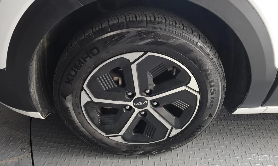 Фото 5 - Kia Niro