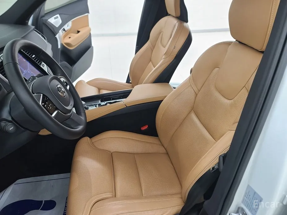 Фото 10 - Volvo XC90