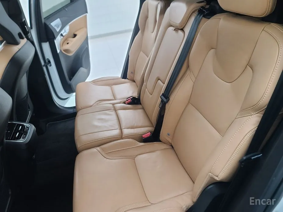 Фото 11 - Volvo XC90