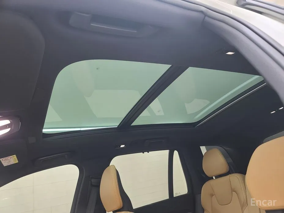 Фото 16 - Volvo XC90