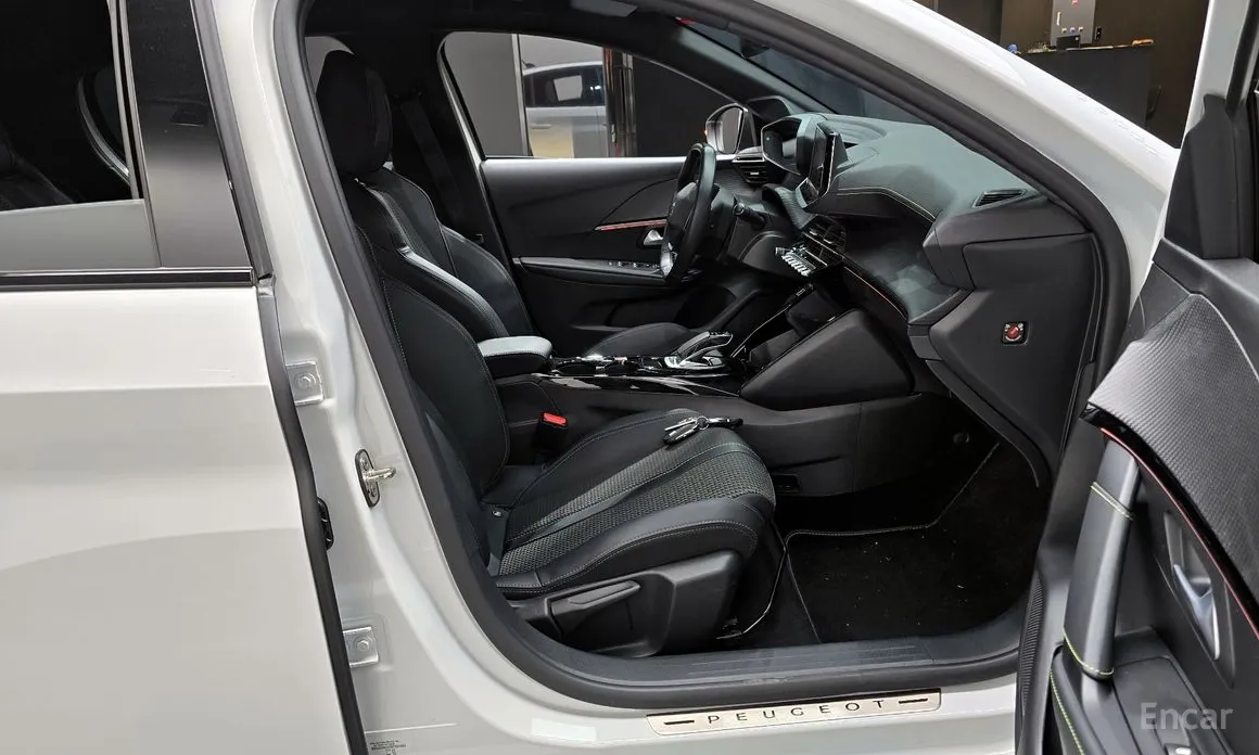 Фото 10 - Peugeot 208