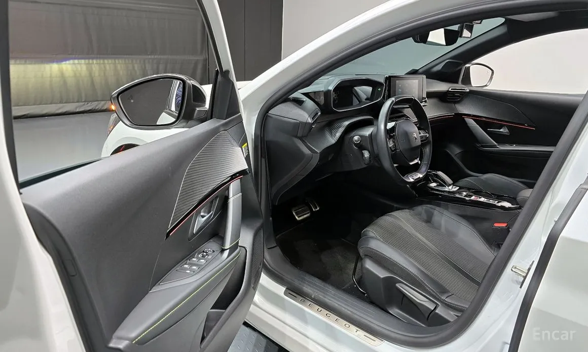 Фото 11 - Peugeot 208