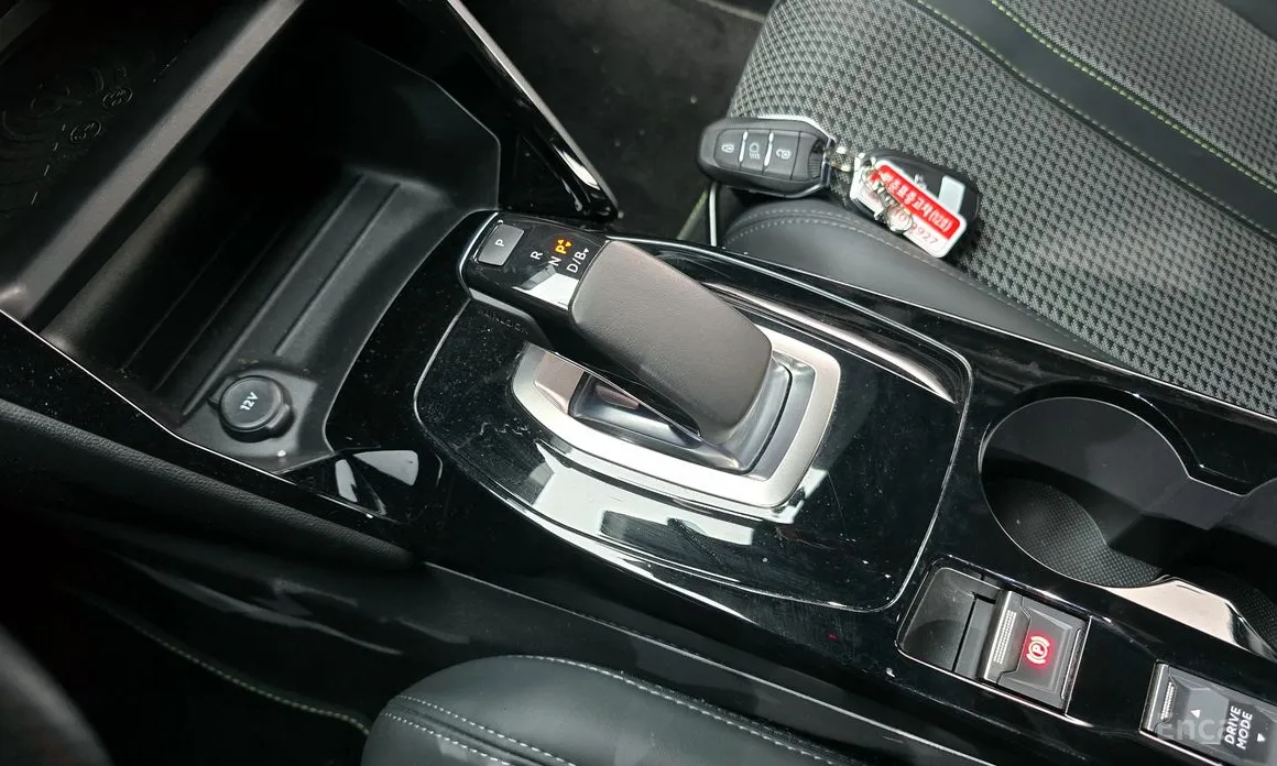 Фото 9 - Peugeot 208