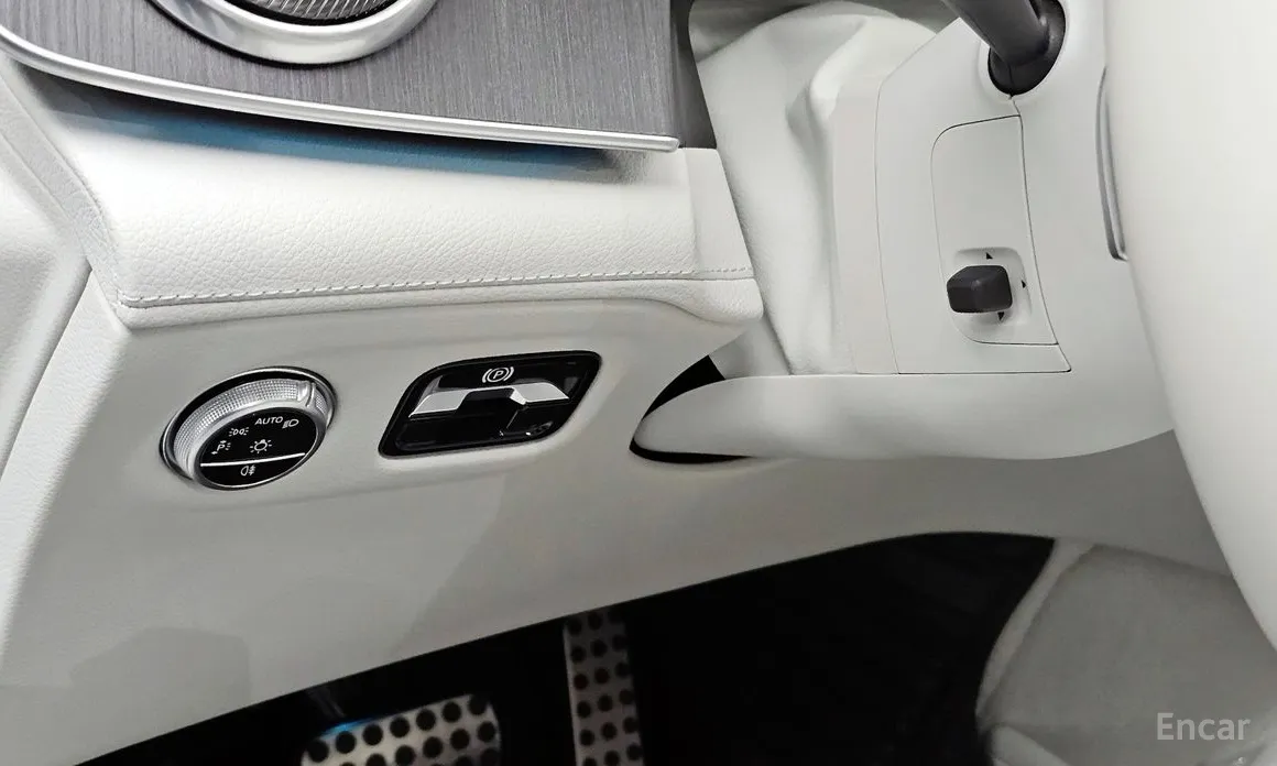 Фото 16 - Mercedes-Benz EQS