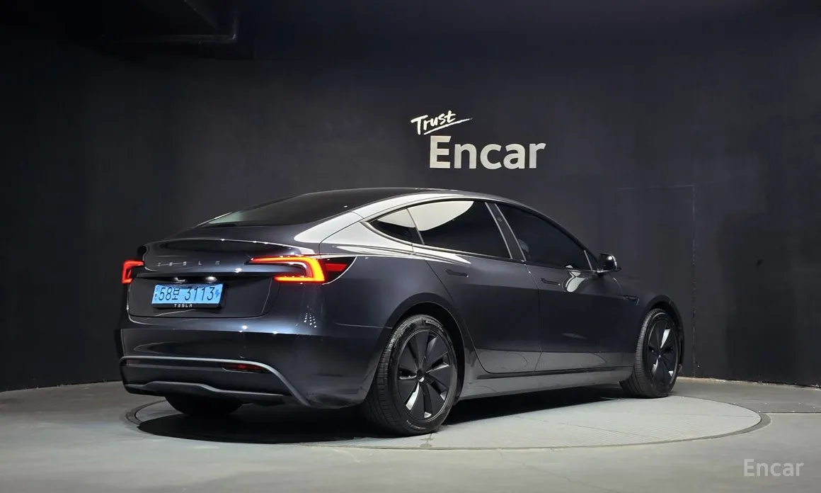 Фото 2 - Tesla Model 3