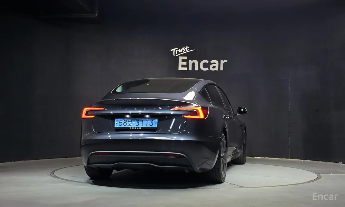 Фото 4 - Tesla Model 3