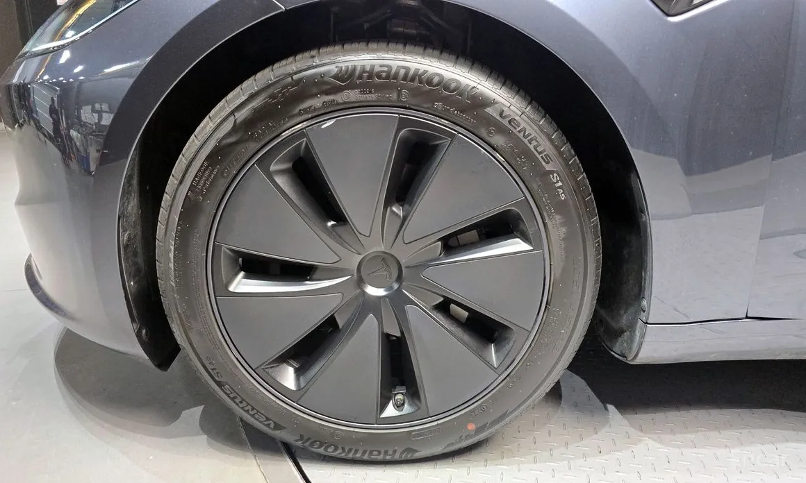 Фото 5 - Tesla Model 3