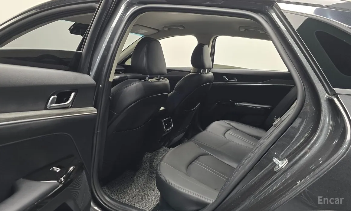 Фото 12 - Kia K5