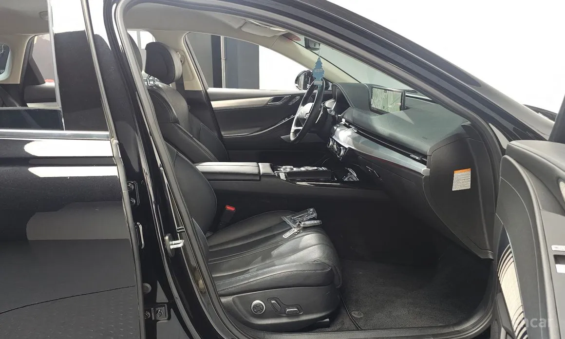 Фото 11 - Genesis G80