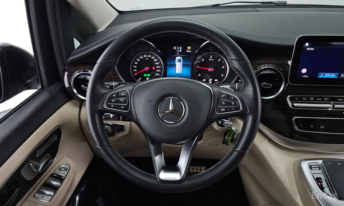 Фото 13 - Mercedes-Benz V-Class