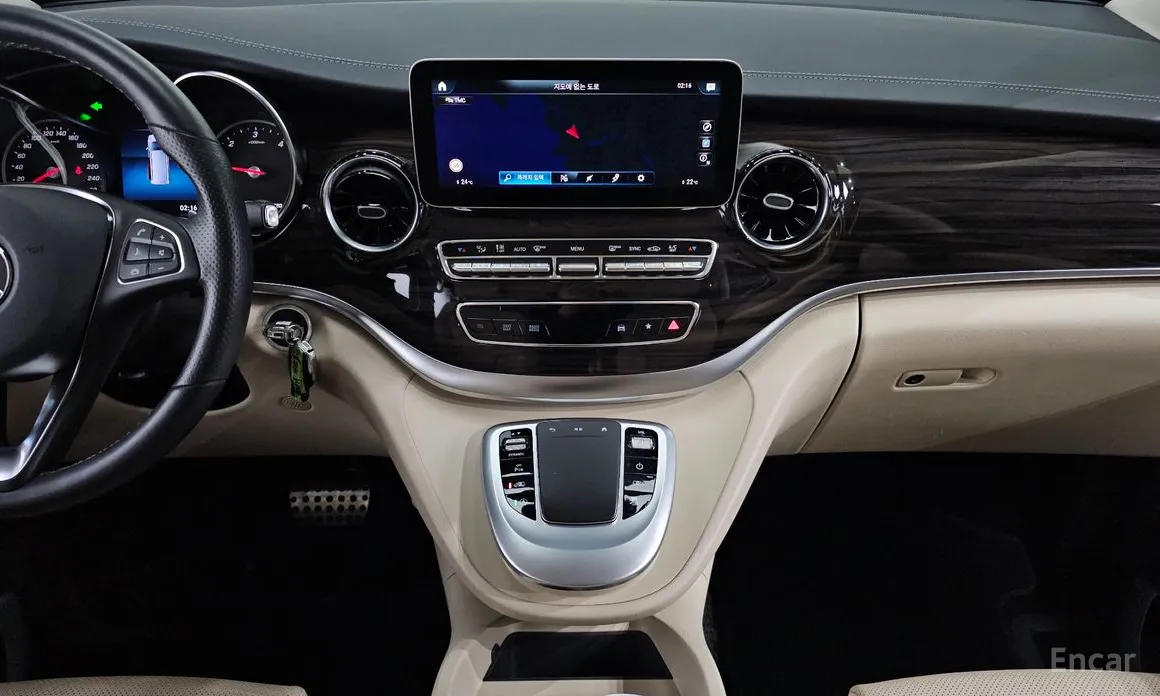 Фото 14 - Mercedes-Benz V-Class