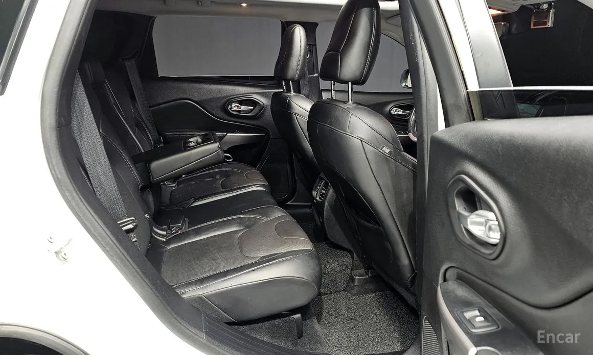 Фото 11 - Jeep Cherokee