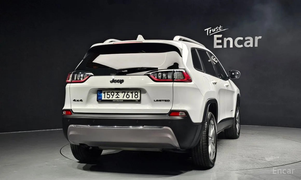 Фото 4 - Jeep Cherokee