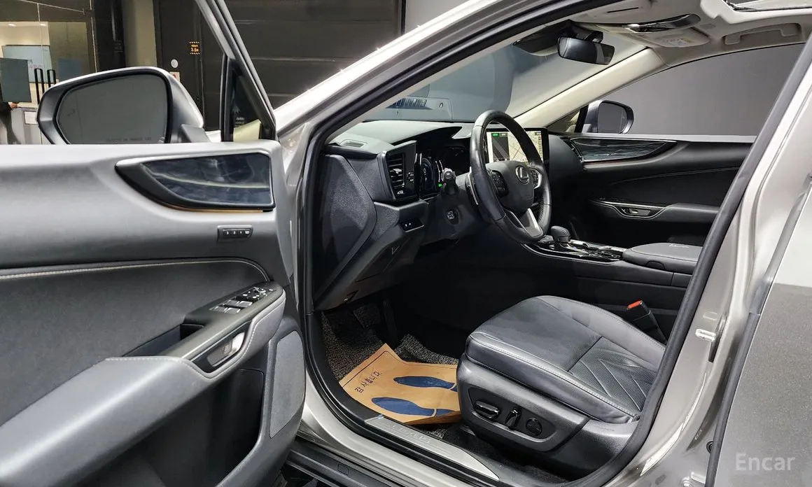 Фото 11 - Lexus NX