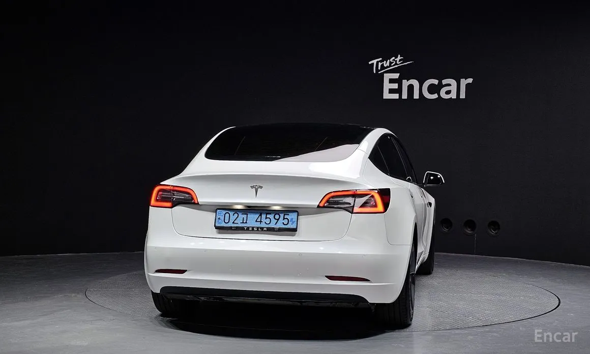 Фото 4 - Tesla Model 3