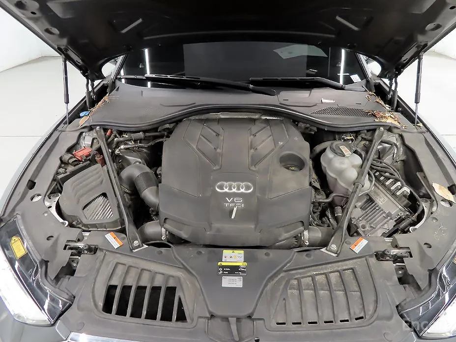 Фото 19 - Audi A8