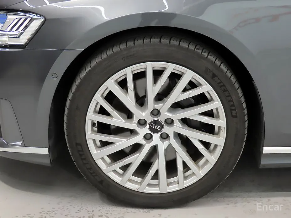 Фото 20 - Audi A8