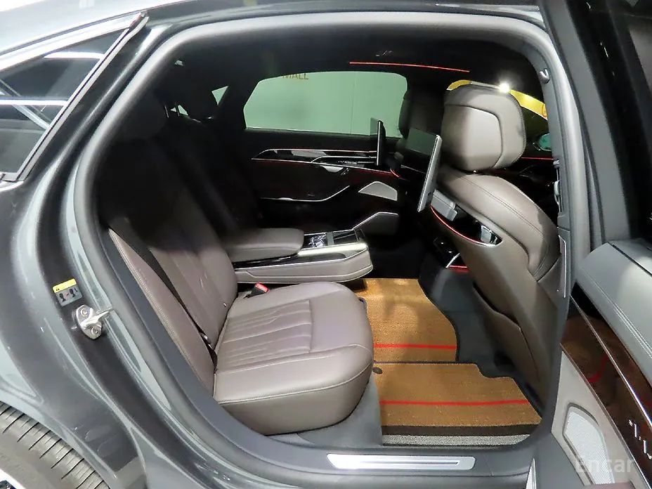 Фото 8 - Audi A8