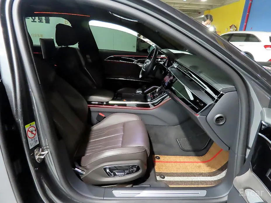 Фото 9 - Audi A8