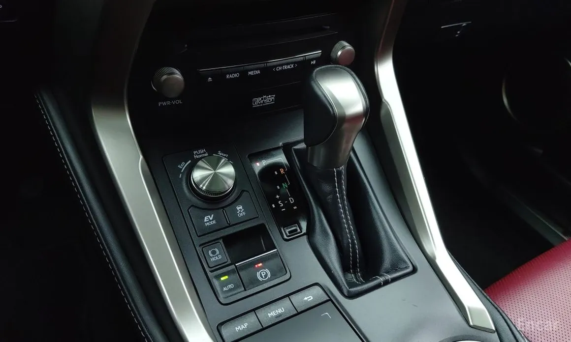 Фото 10 - Lexus NX